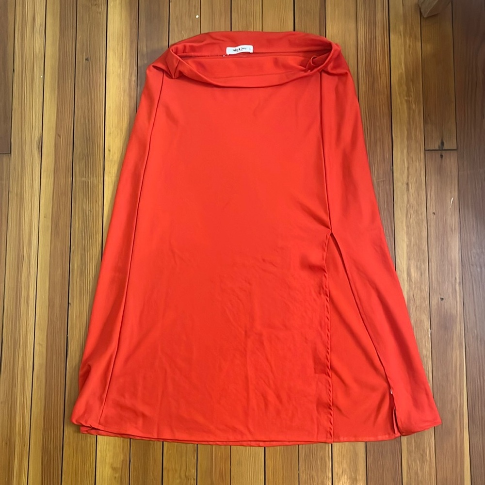 Midi skirt with slit